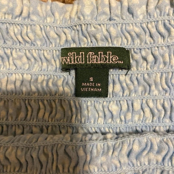 floral blue and white off the shoulder ruffle crop top - Picture 2 of 4